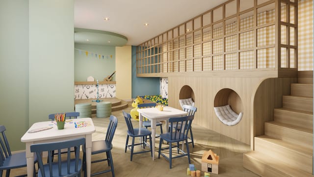 Brinquedoteca com mesinhas, estante de brinquedos e escada com casinha do Residencial Dona Ivone Lara, no Santo Cristo