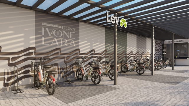 Bike station com bicicletas elétricas compartilhadas e oficina do Residencial Dona Ivone Lara, no Santo Cristo